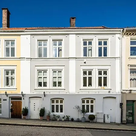 - Midt I Sentrum! Lägenhet